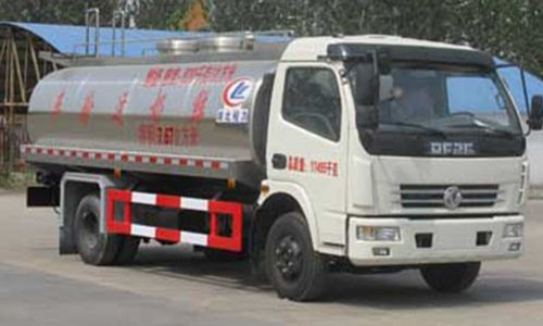 程力威牌CLW5110GNY4型鮮奶運輸車