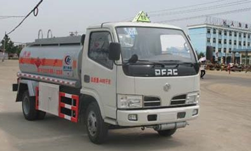 程力威牌CLW5040GJYD4型加油車