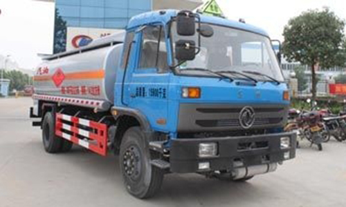 程力威牌CLW5163GYYT4型運(yùn)油車