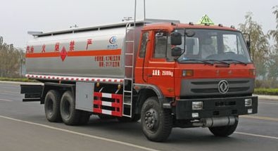 程力威牌CLW5252GYY4型運油車