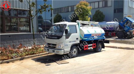 福田吸糞車(2-3立方)